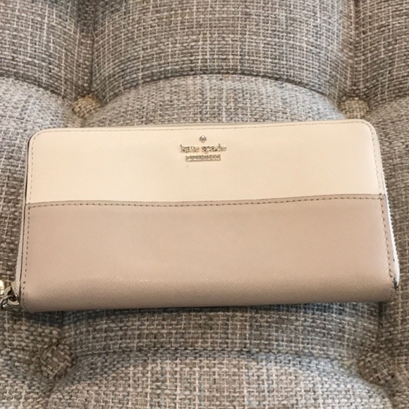 Kate Spade NY Wallet - Picture 1 of 1